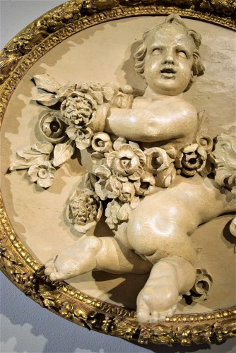 Antiquités - Paire de frises ovales en bois sculpté et laqué d'époque Louis XV